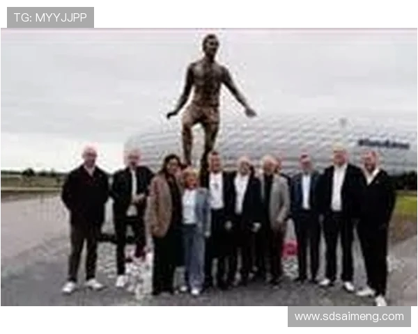 安联球场隆重揭幕贝肯鲍尔雕像致敬永恒传奇重温德国足球荣耀