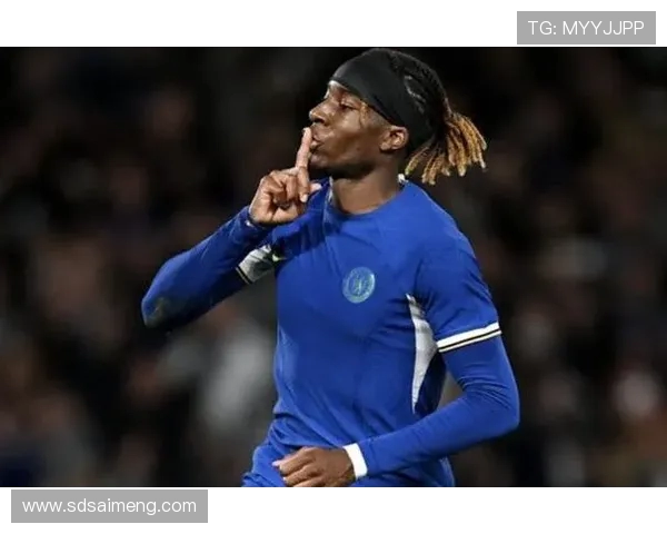 马杜埃凯场边见证加布里埃尔绝杀盛赞其为绿茵野兽核心力量 - 副本