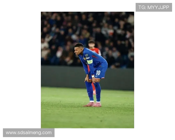 科贝报道姆巴佩右脚踝轻伤马斯坦托诺腿筋受轻微拉伤球队密切关注恢复情况