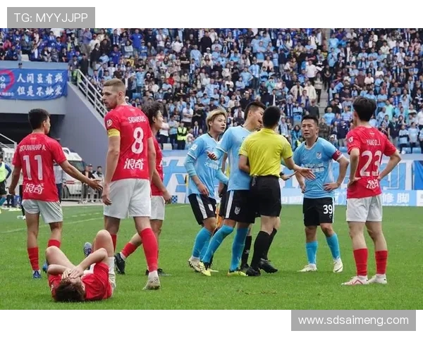 足协通报批评成都主场赛后球迷冲突事件加强管理措施